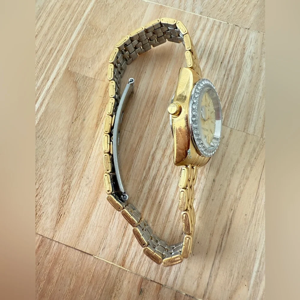 Waltham ladies gold tone crystal accented watch NEW BATTERY